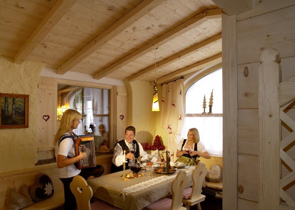 Hotel "Zum Ritter" ทันน์ไฮม์ ร้านอาหาร รูปภาพ