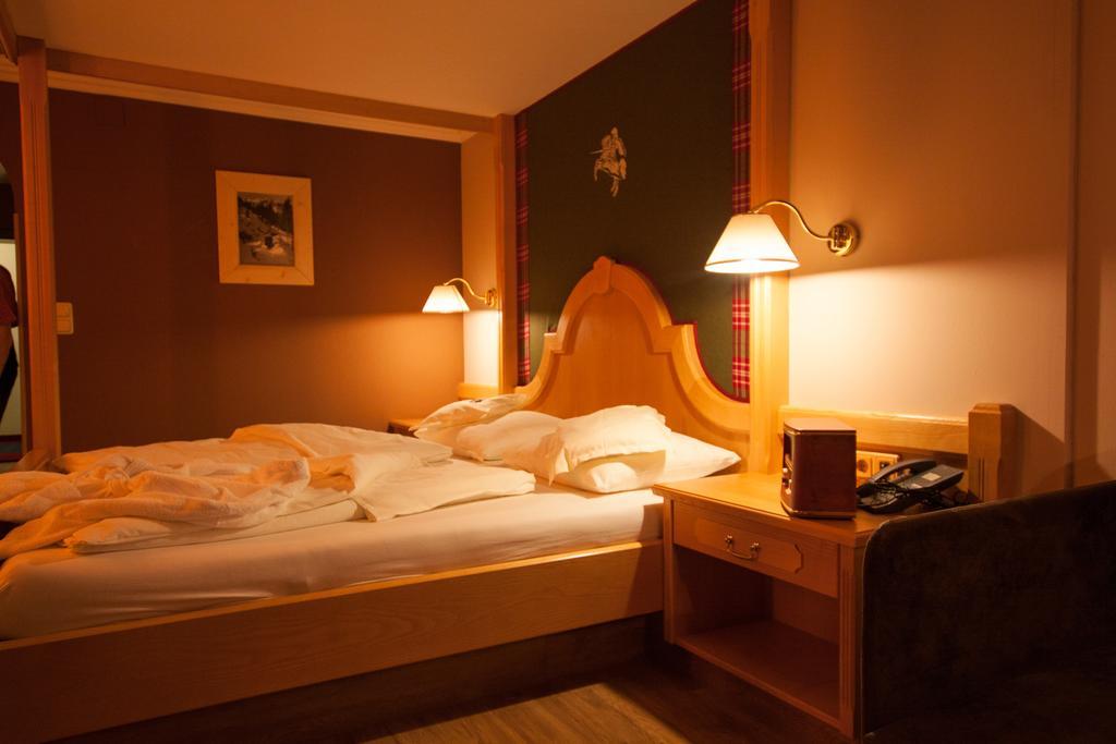 Hotel "Zum Ritter" ทันน์ไฮม์ ภายนอก รูปภาพ