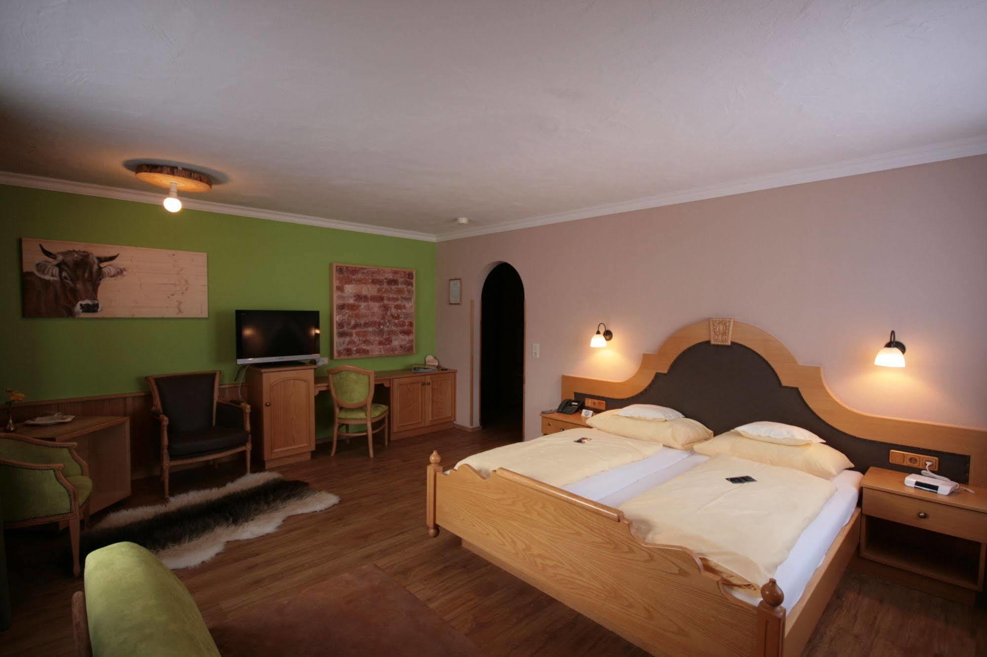 Hotel "Zum Ritter" ทันน์ไฮม์ ภายนอก รูปภาพ