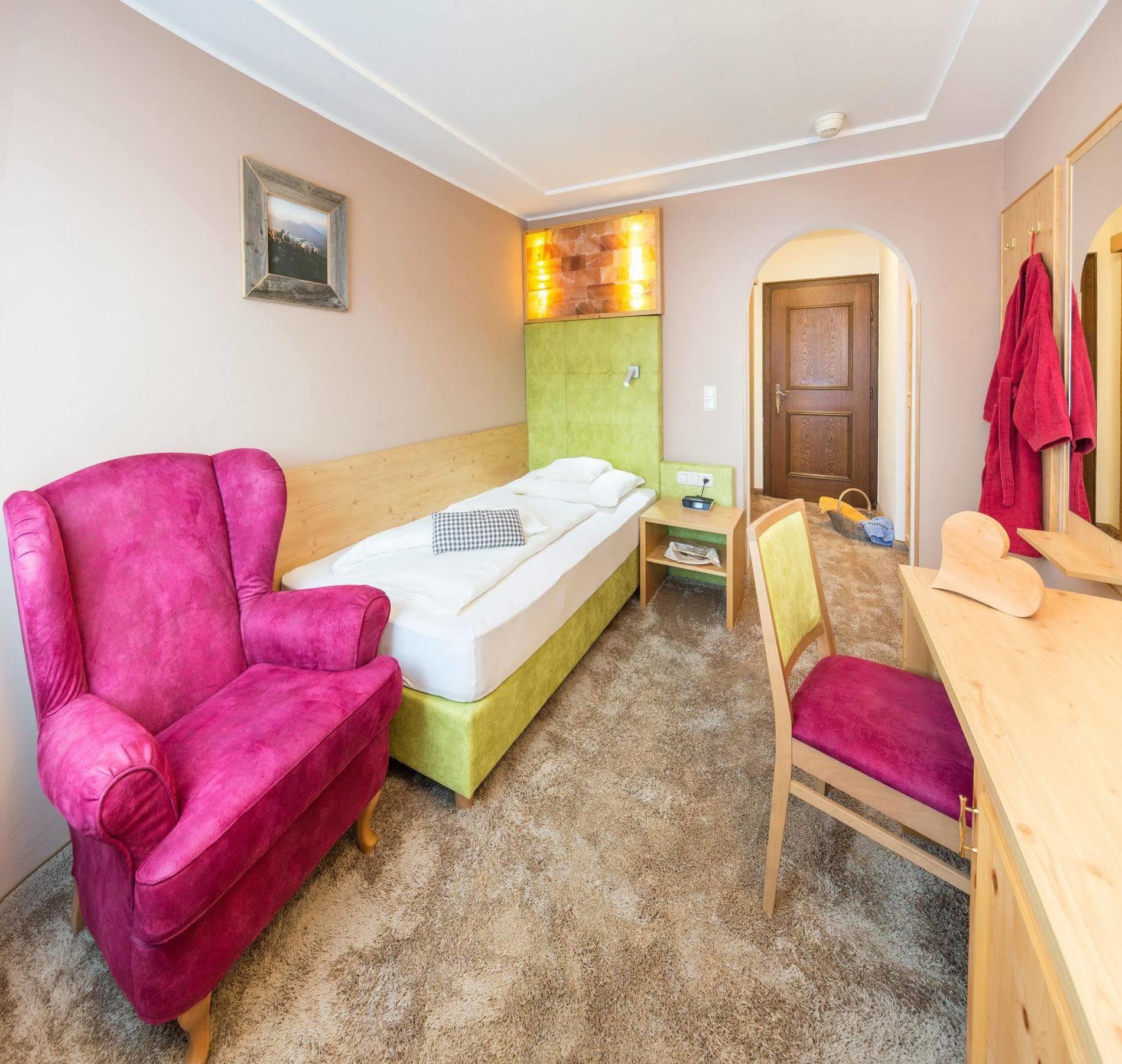 Hotel "Zum Ritter" ทันน์ไฮม์ ภายนอก รูปภาพ