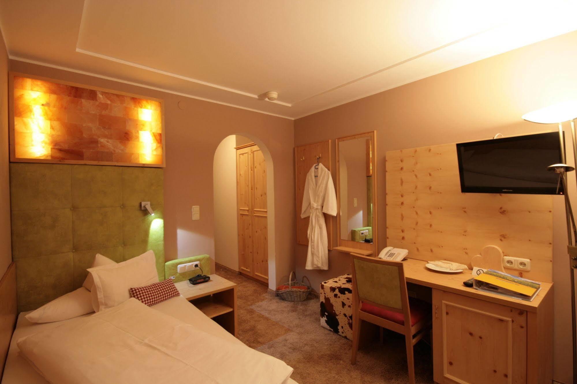 Hotel "Zum Ritter" ทันน์ไฮม์ ภายนอก รูปภาพ